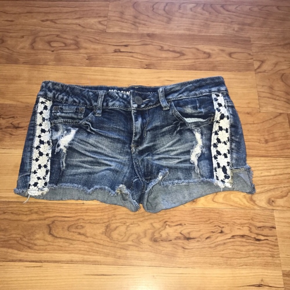Mossimo raw hem distressed shorts size 7